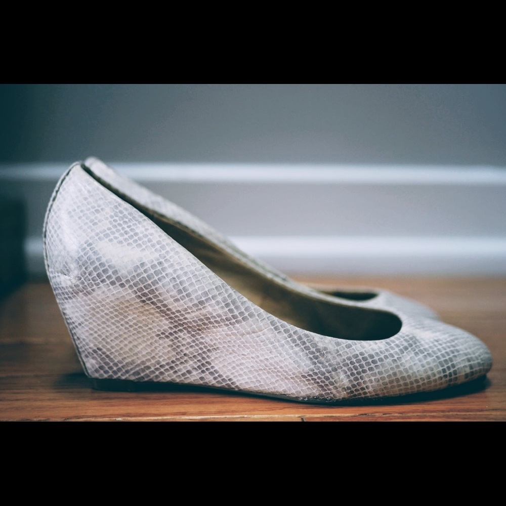Aldo round toe snake skin wedges